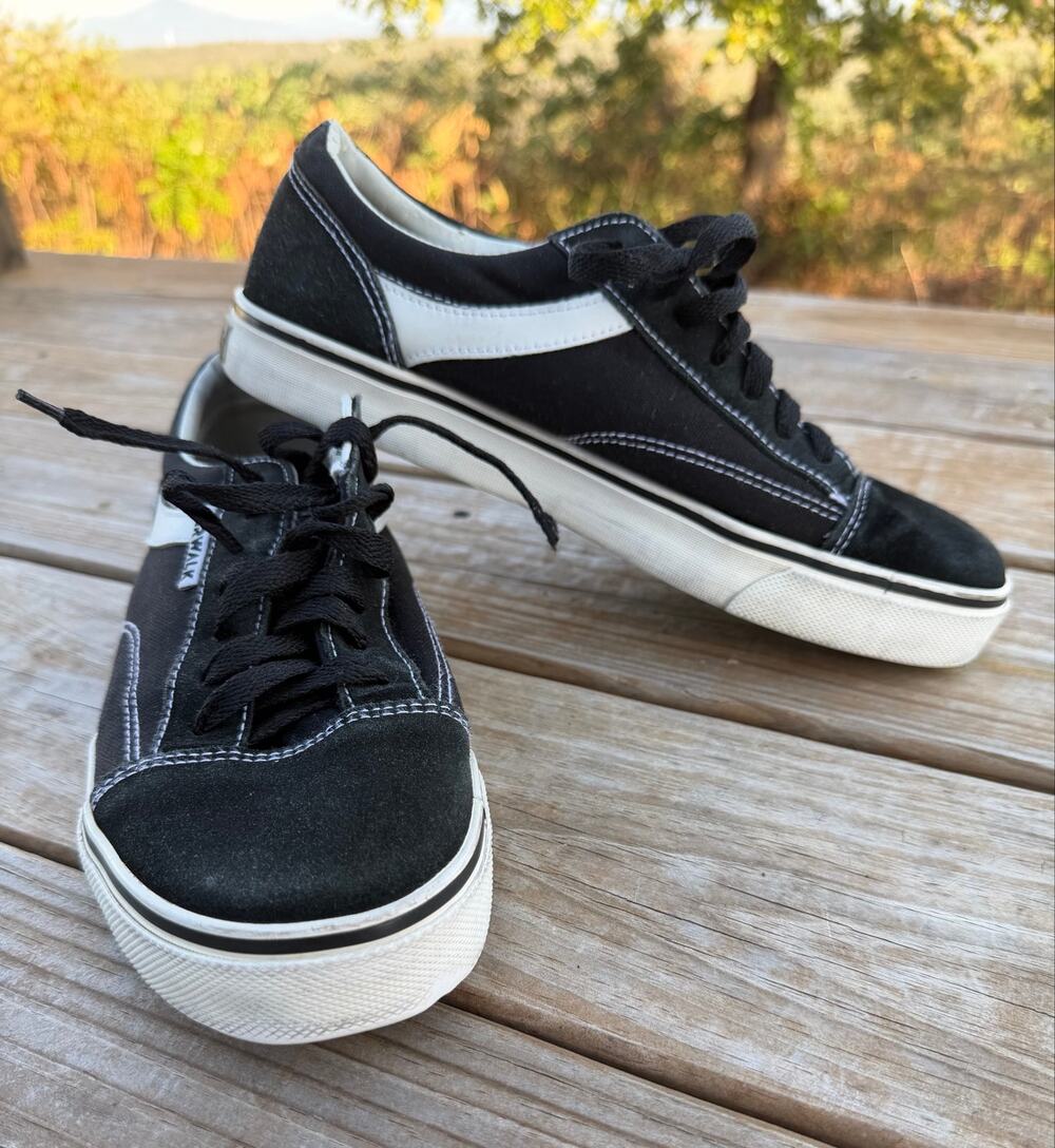 Airwalk Huntington Black & White Low Top Skate Shoes Men's Size 9.5